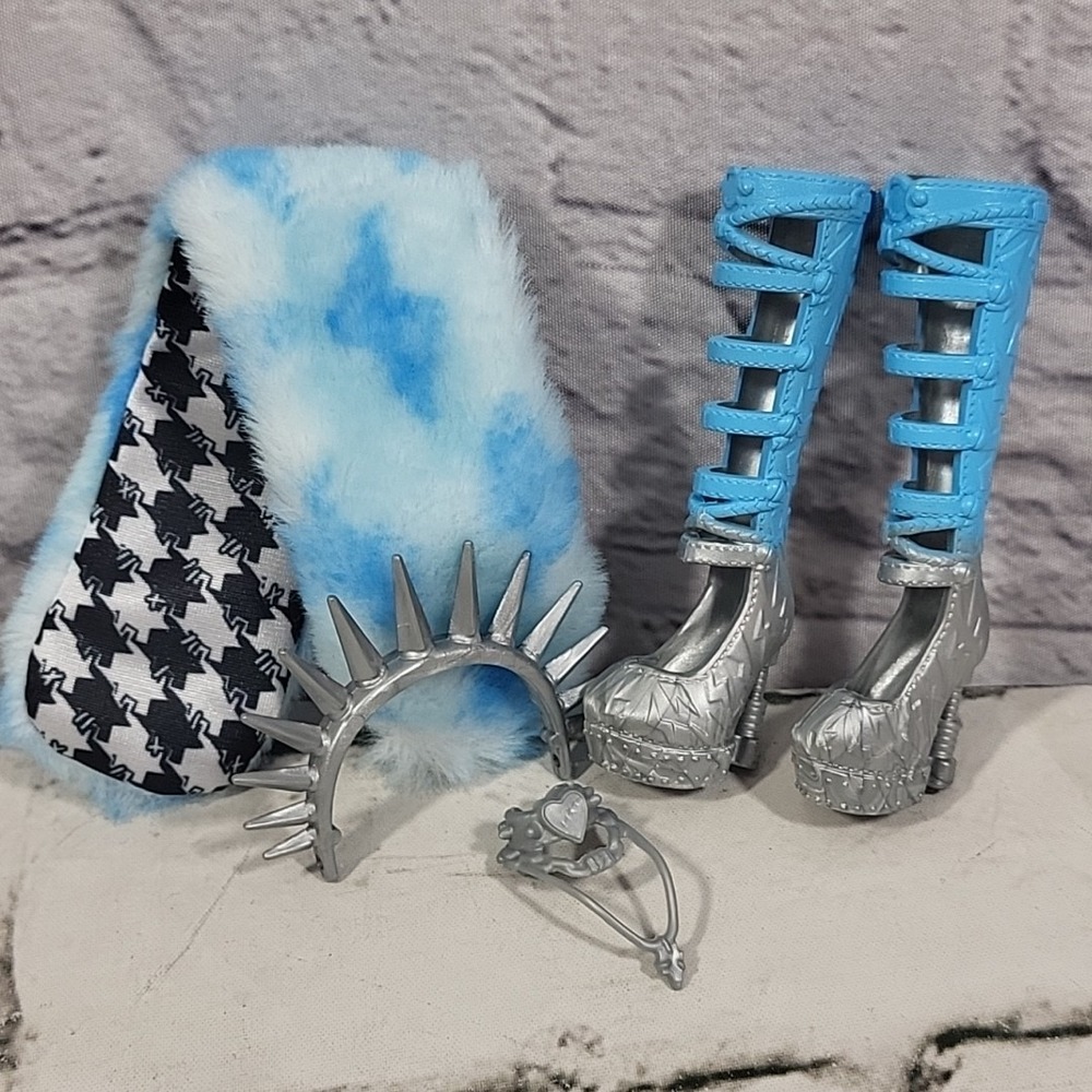 Monster High Skulltimate Secrets Fearidescent Frankie Stein Lot Shoes Fur Plus